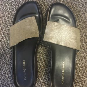 Donald J Pliner sandals size9M